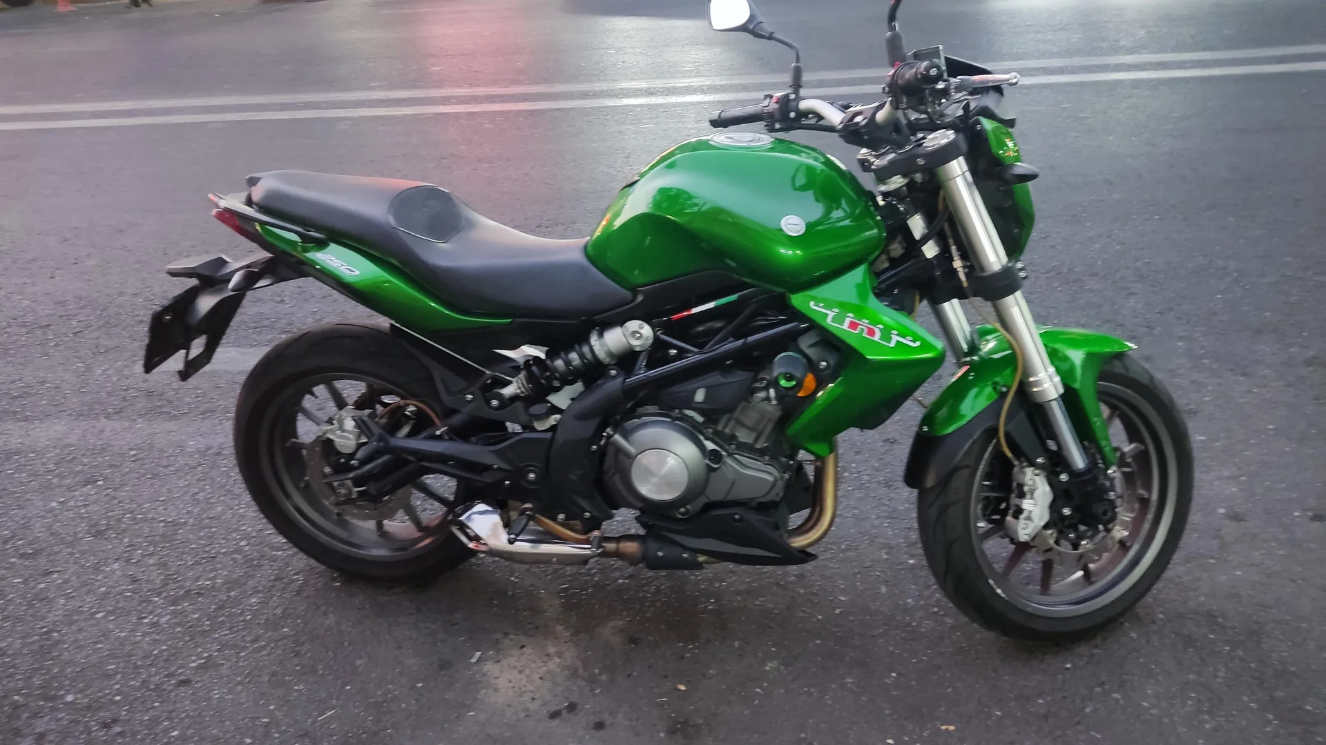بنلی TNT 300