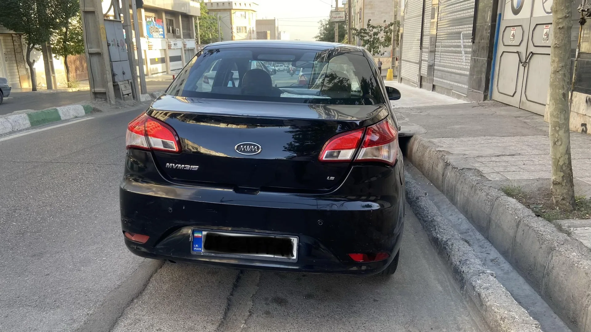 ام وی ام  315 صندوق دار 3