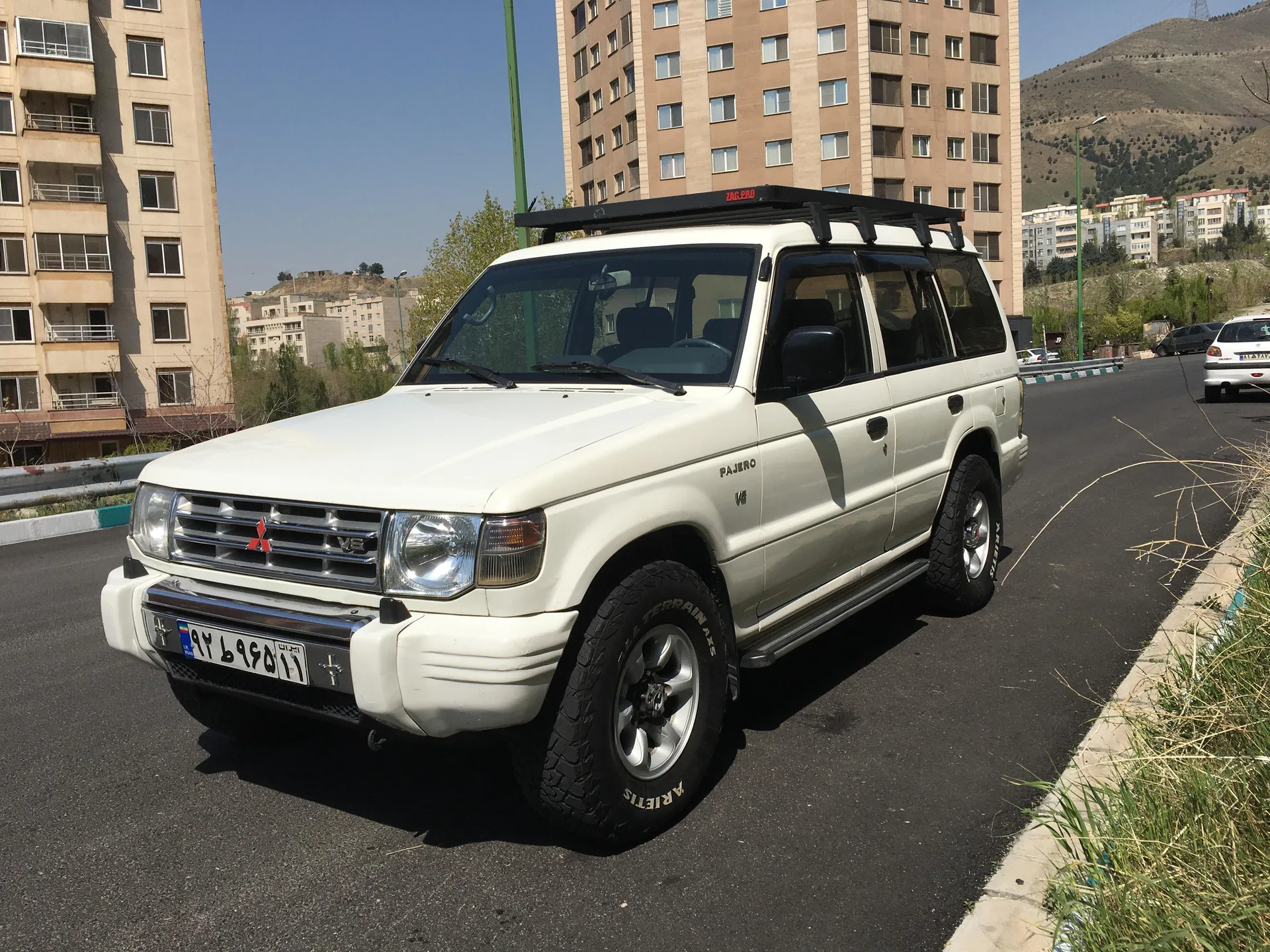 میتسوبیشی  پاجرو چهار در