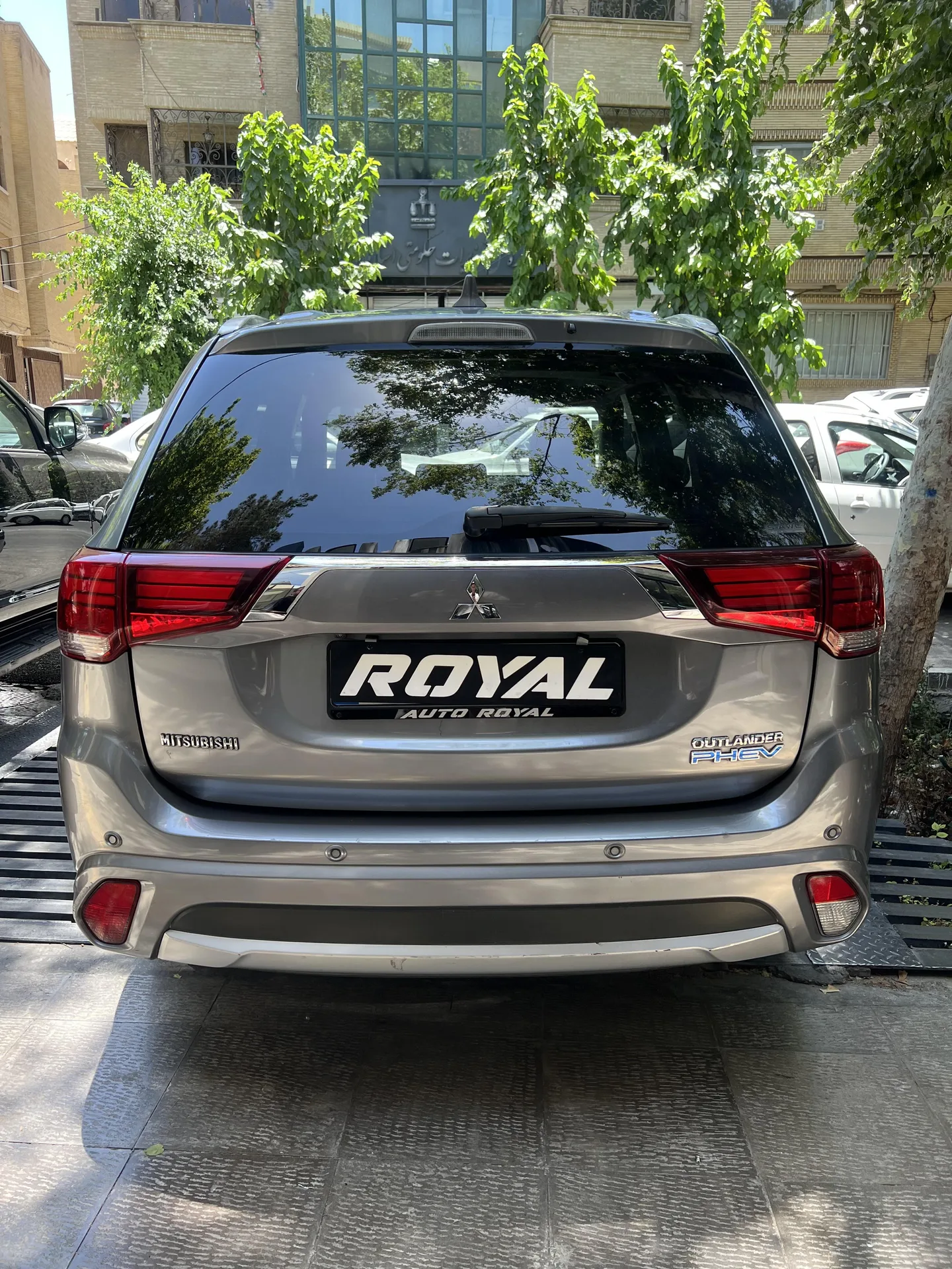 میتسوبیشی  اوتلندر PHEV 4