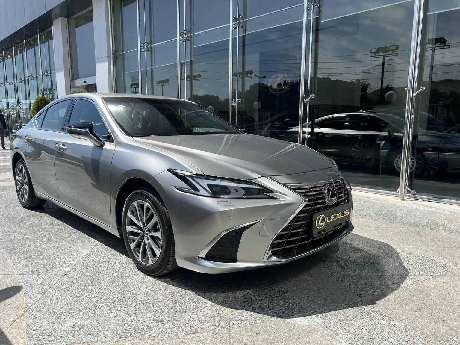 لکسوس  ES 3