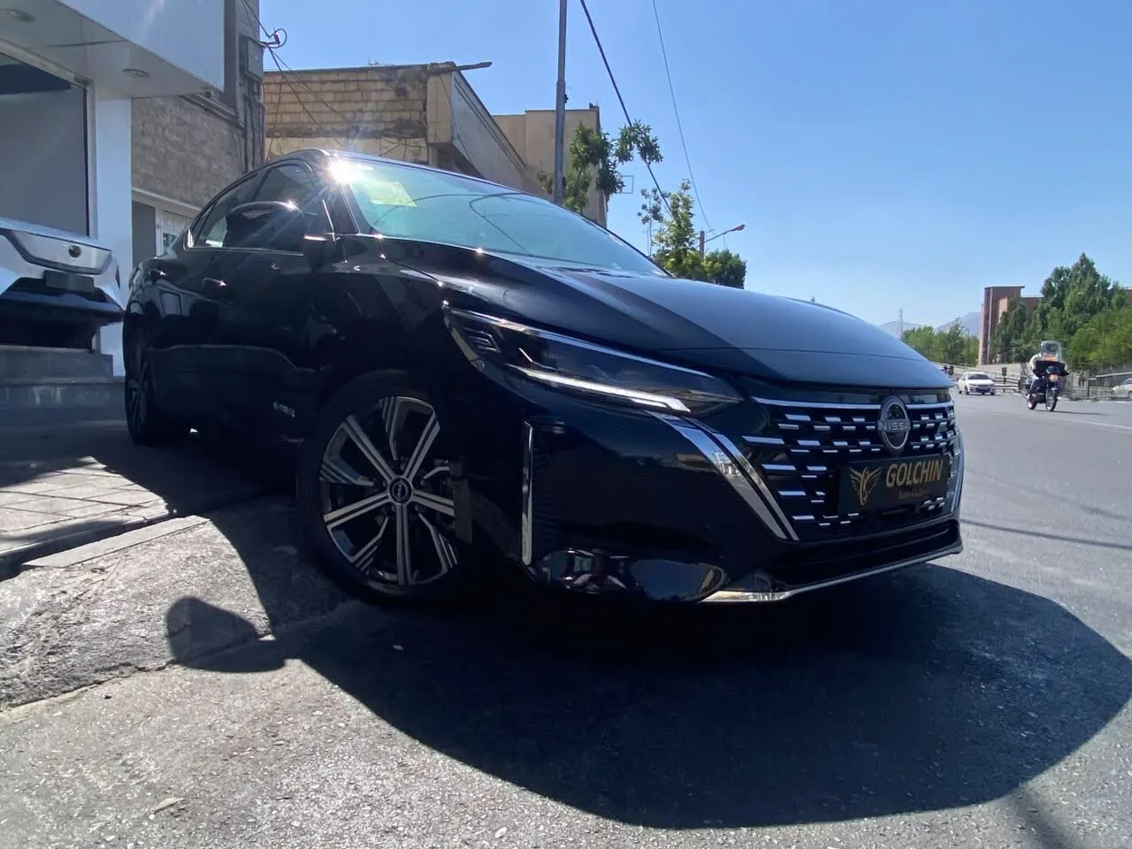 نیسان  سیلفی e-POWER 8