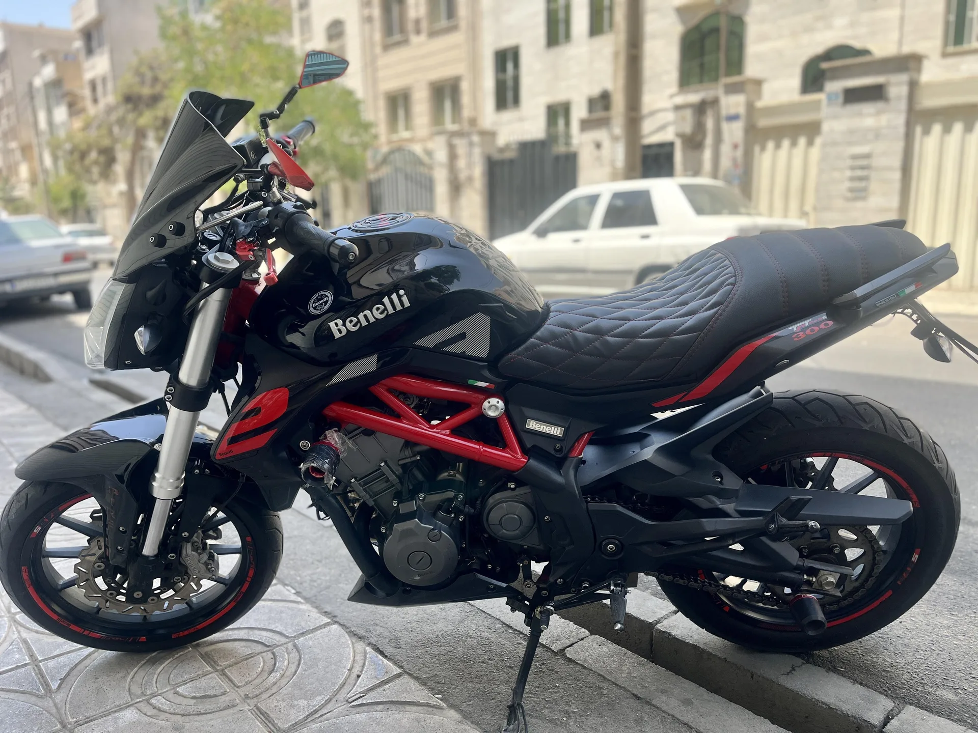 بنلی  TNT 300