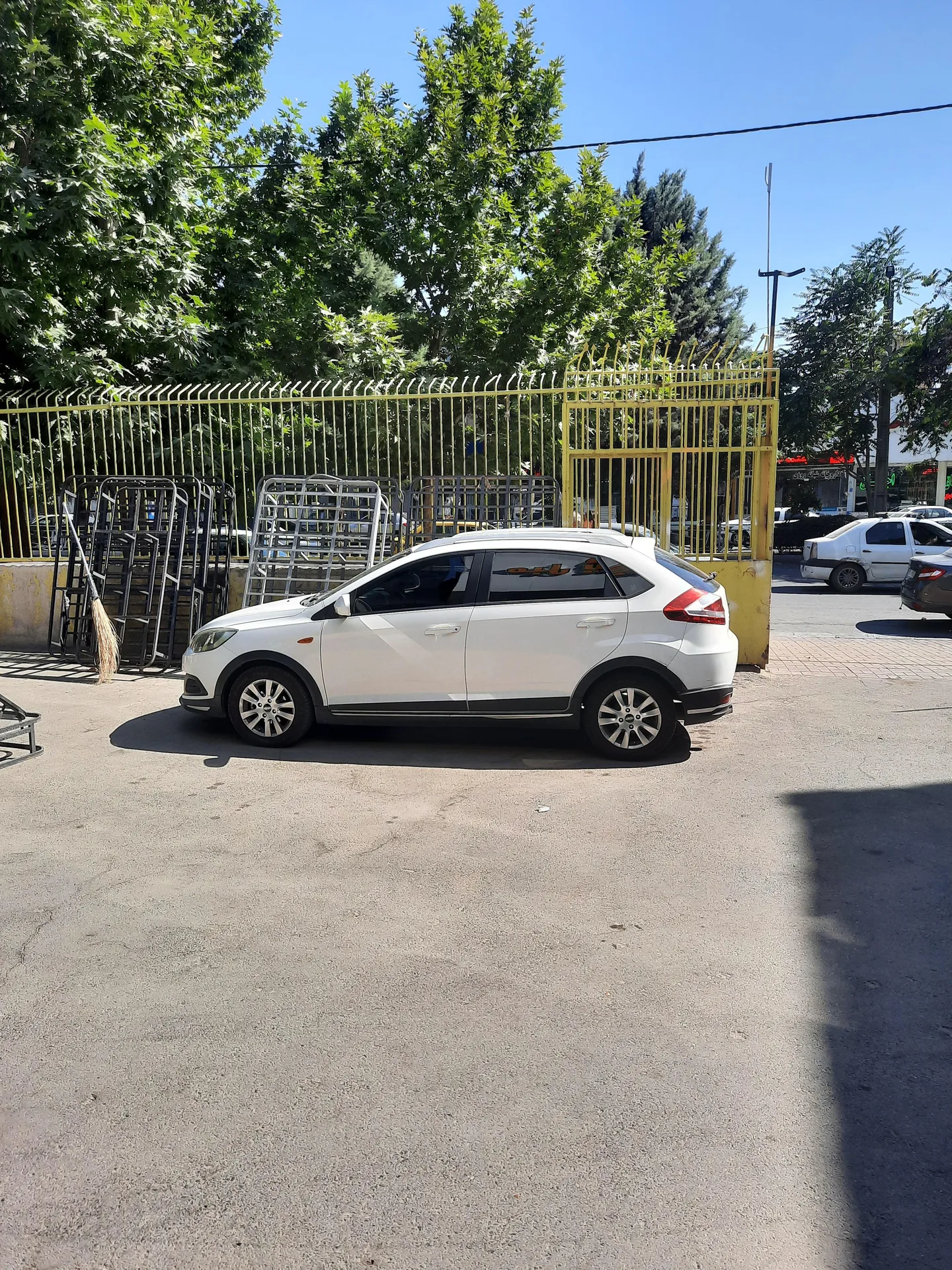 ام وی ام  315هاچ بک
