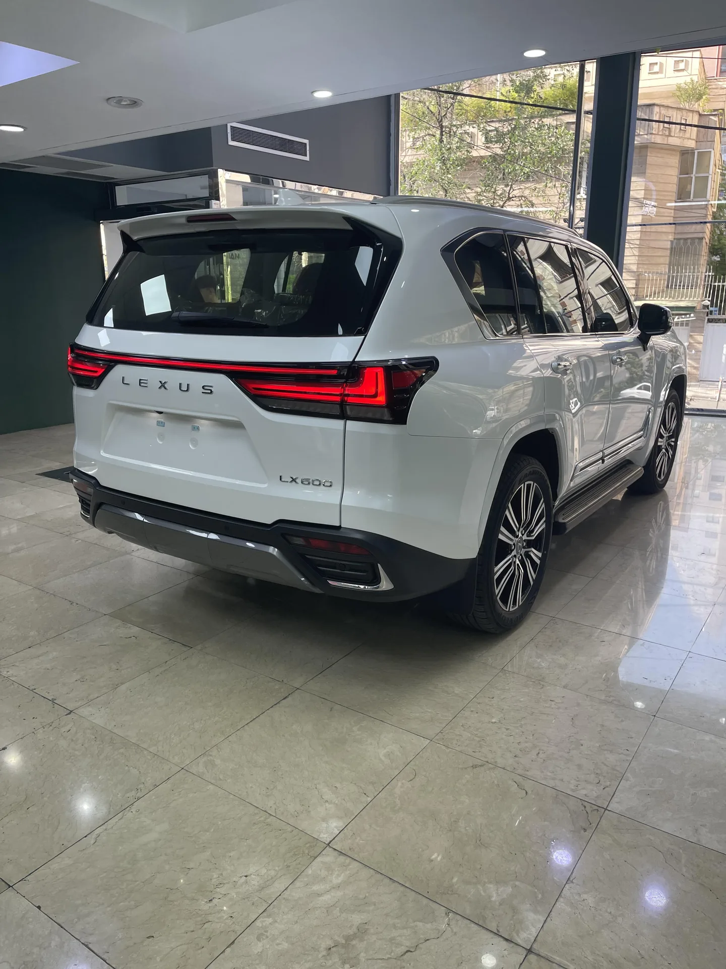 لکسوس  LX 4