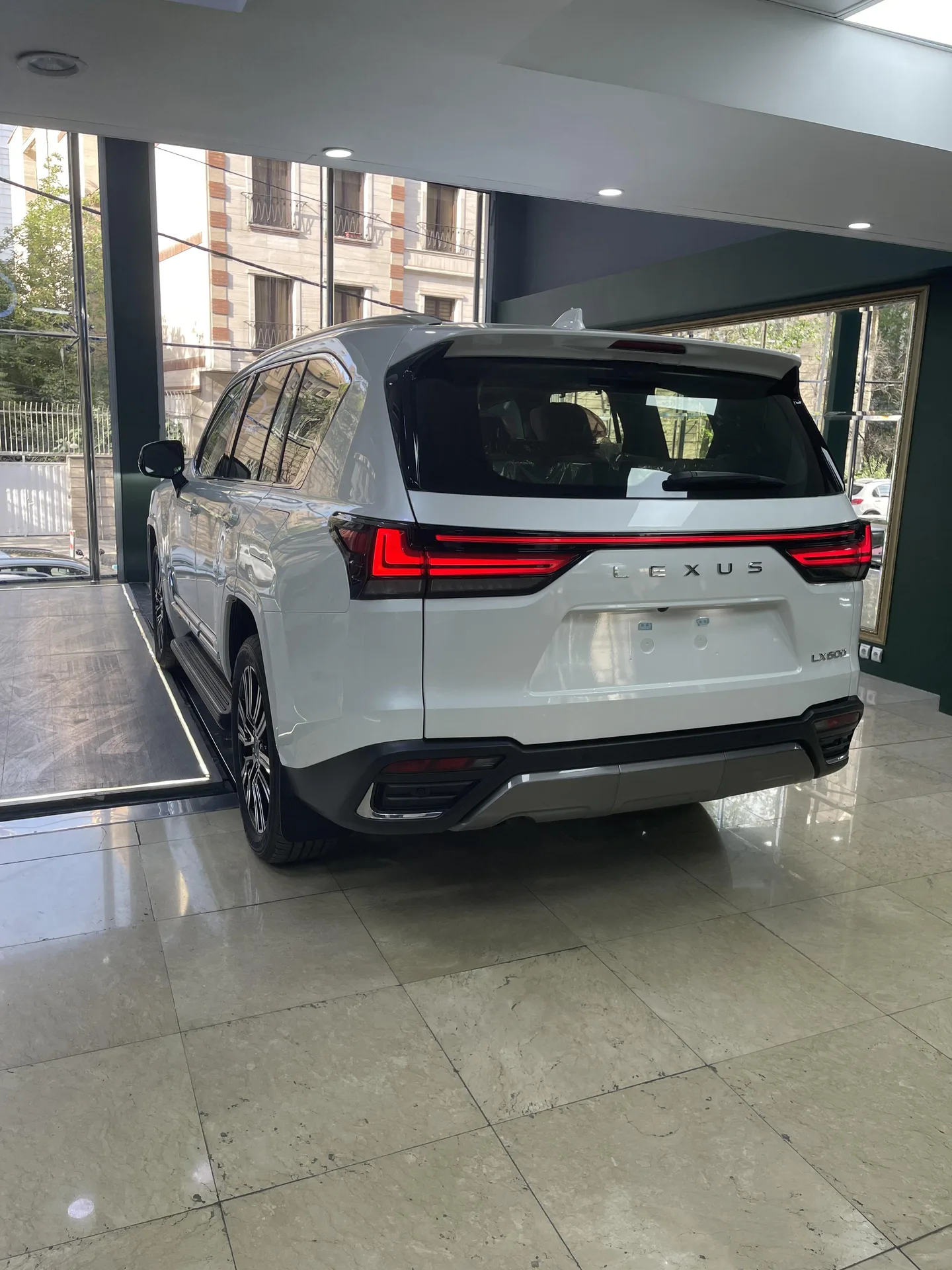 لکسوس  LX 5