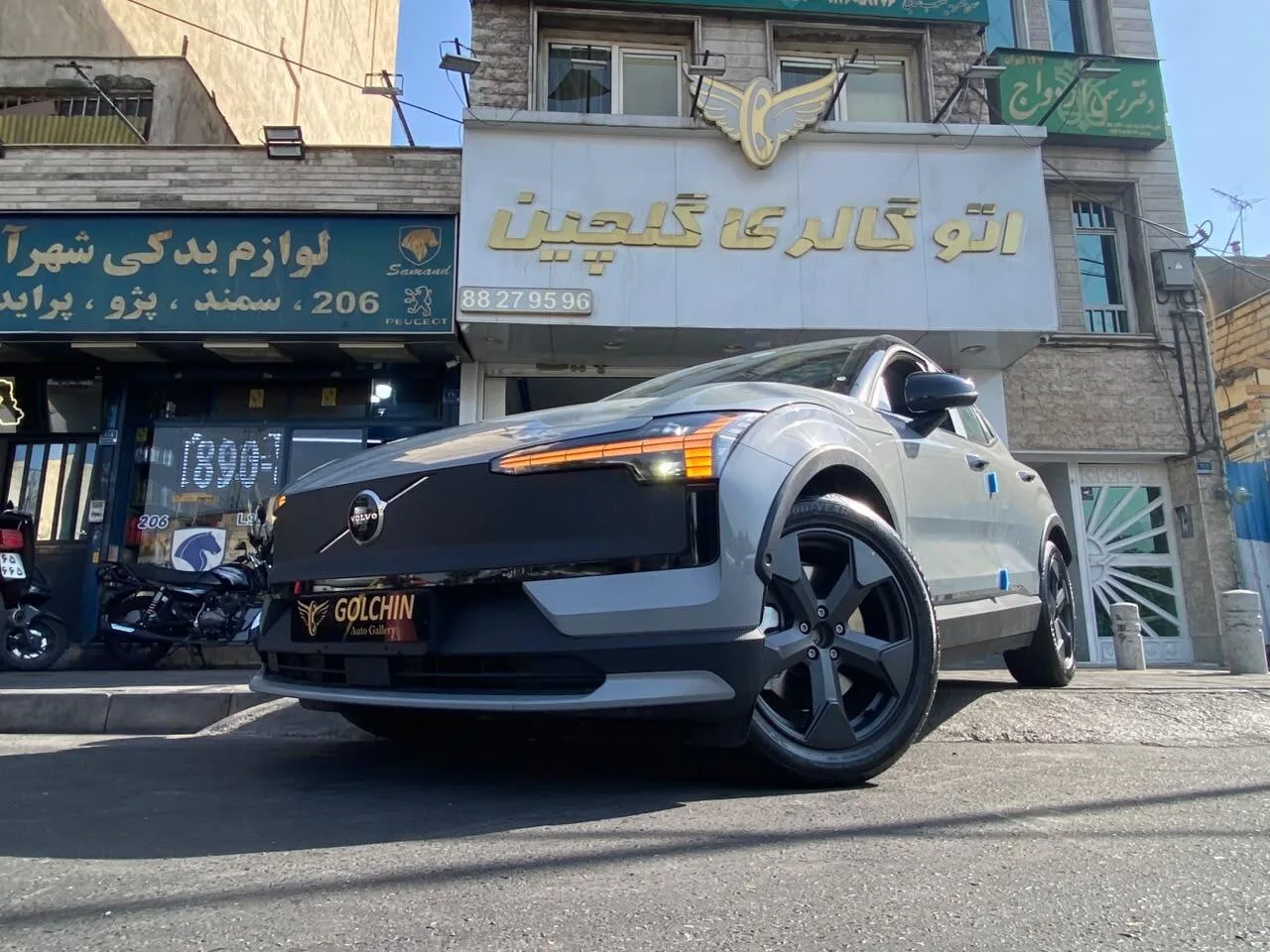 ولوو  EX30