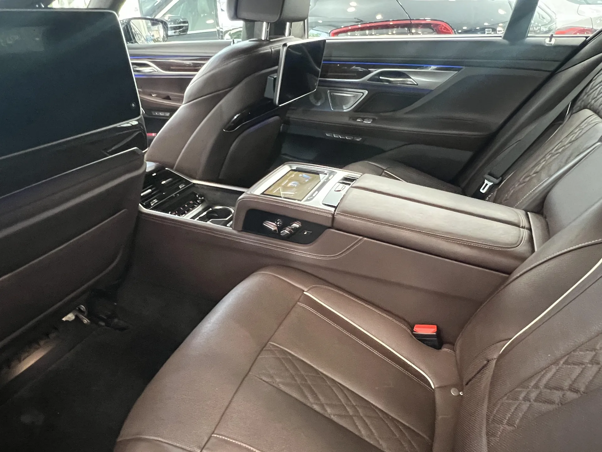 ب ام و  سری 7 3