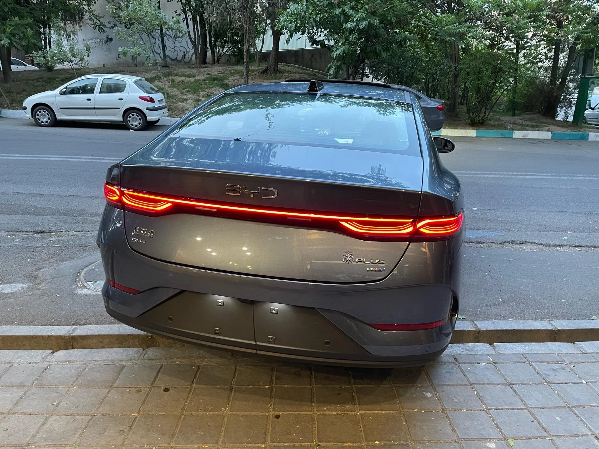 بی وای دی  چین پلاس DMi 4
