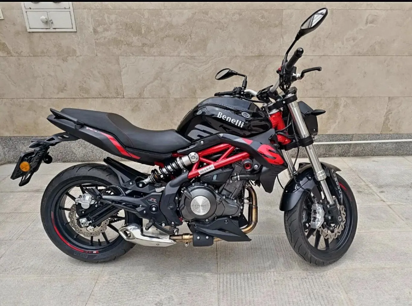 بنلی  TNT 300